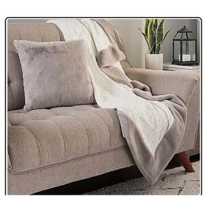North Shore Living Cable Knit‎ & Faux Fur Throw Blanket & Pillow Set Grey White